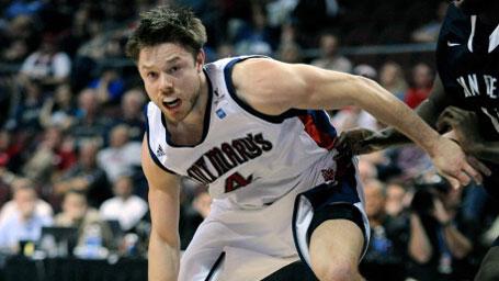 Dellavedova guía a los Gaels a la siguiente ronda