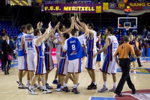 El Barça Regal toca fondo en el Palau ante un Blusens Monbus coral (54-62)