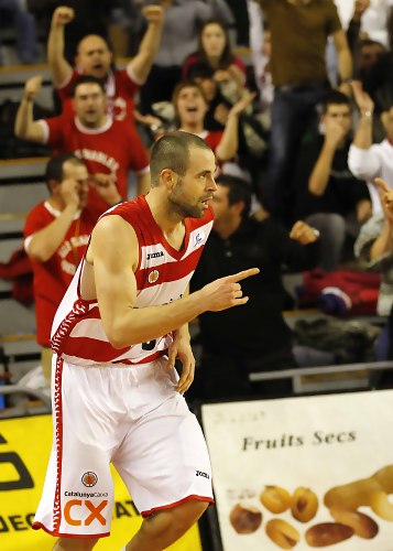 El Assignia Manresa se aferra al Nou Congost para seguir vivo (74-66)