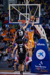 Golpe en la mesa de Palencia. Incorporan a Miki Feliu; Pukis, cortado en Huesca