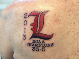 Rick Pitino: 7,8 millones de dólares más un tatuaje (Video)