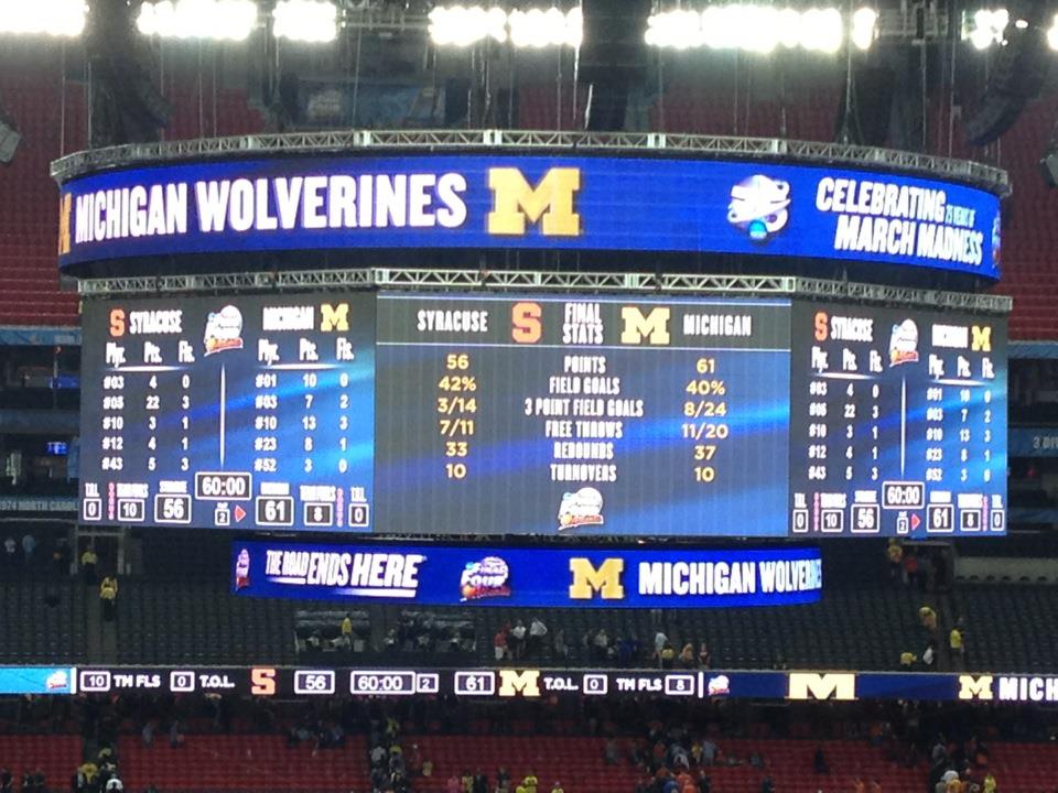 Michigan se mete en la final con suspense (56-61). Louisville espera