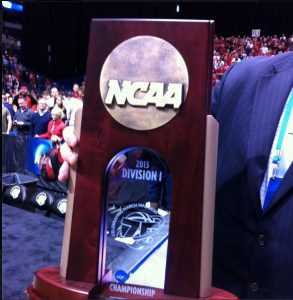 Los Cardinals justos campeones (76-82). Pitino hace historia y MOP para Luke Hancock