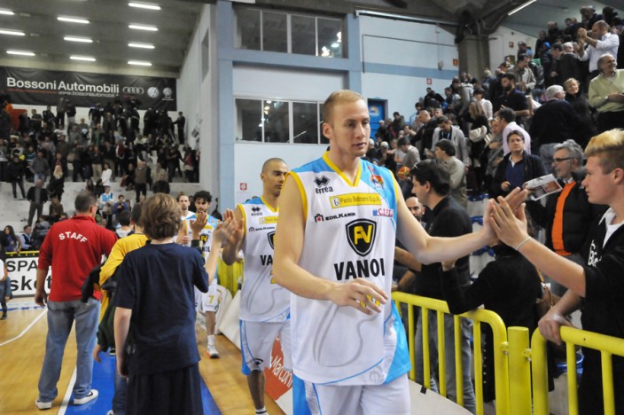 Cimberio Varese acabará líder. El ex Unicaja Peric (Cremona), MVP de la jornada