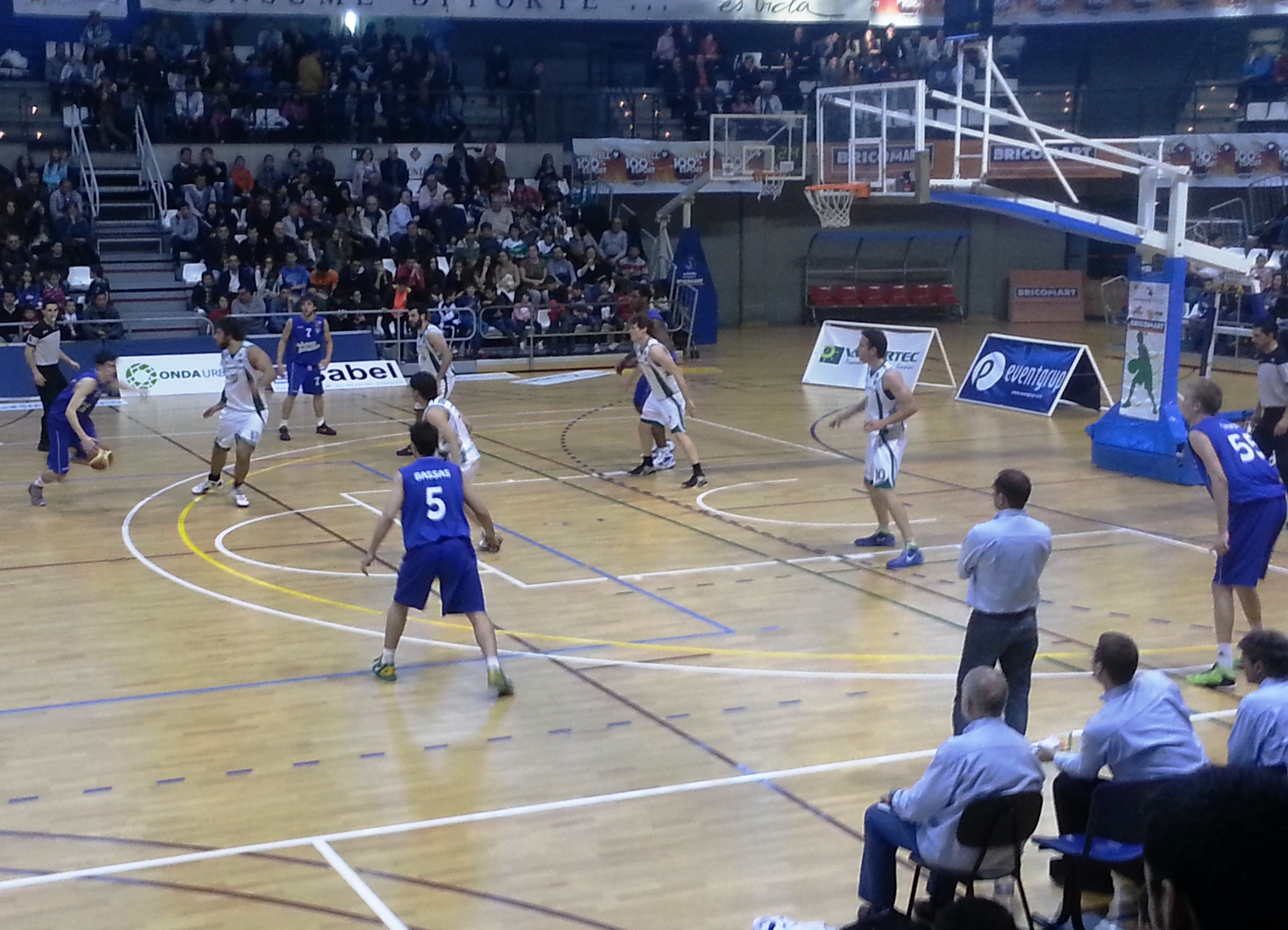 Máxima igualdad, excepto el varapalo de AB Castelló: +25 ante CB Prat pese al MVP de Ros