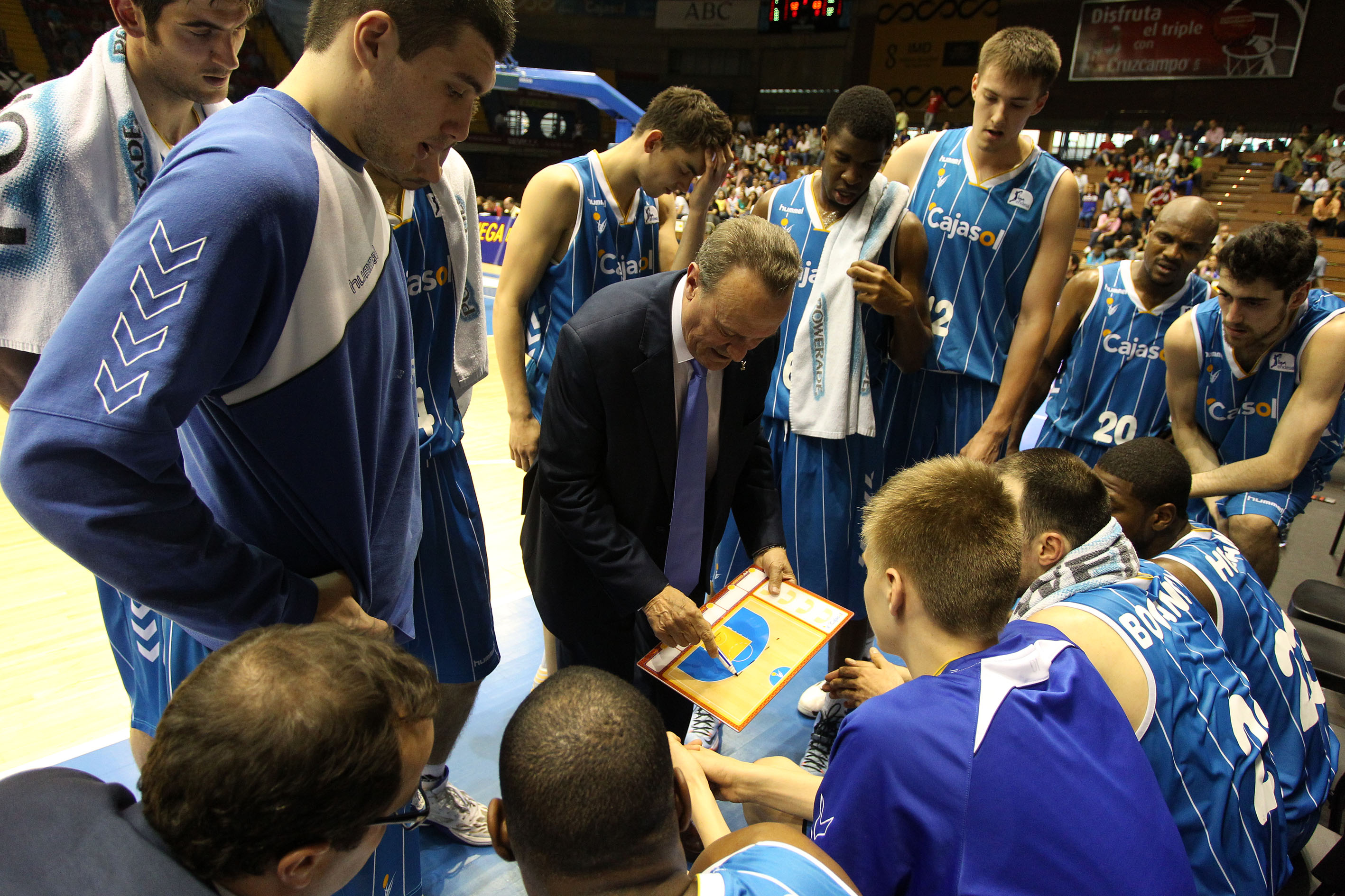 El bautismo de fuego del Cajasol: explosiones y debutantes en la Liga Endesa
