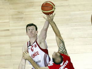 Ömer Asik, otro pívot europeo que hace las américas