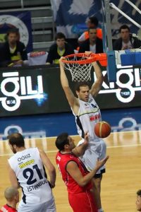 La guinda al “Annus Horribilis” de Fenerbahce; caen en cuartos de TBL ante Karsiyaka