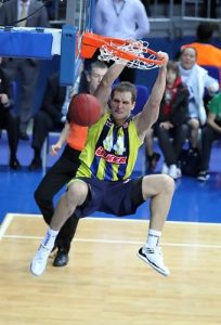 ¿Pueden los Nets fichar a Bogdanovic y quedarse a Blatche?