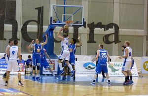 River Andorra se lleva un primer asalto con canastón de Blanch en el último segundo