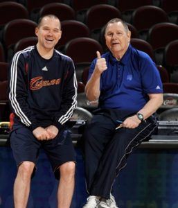 Los Kings confían para el puesto de entrenador en el espíritu warrior de Mike Malone