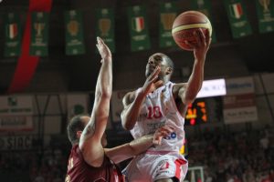Mike Green frena el match ball de Montepaschi Siena