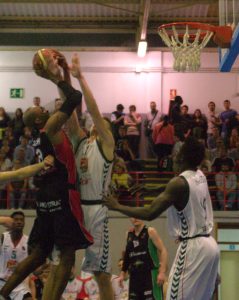 El trío Matemalas-Blair-Joseph llevan al PAE al 5º partido pese a Todorovic