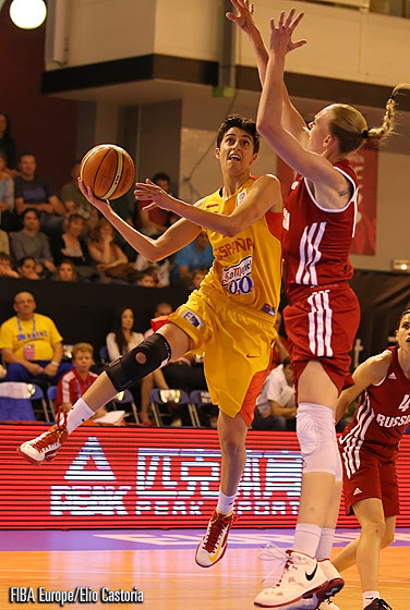 Los 30 puntos de Alba Torrens desmontan a Rusia (77-72)