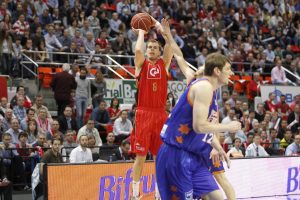 El CAI Zaragoza sigue intentando mantener la base: Michael Roll, un año más