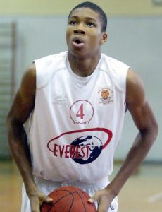 Adetokunbo quiere jugar en EEUU la próxima temporada sin pasar por el CAI Zaragoza