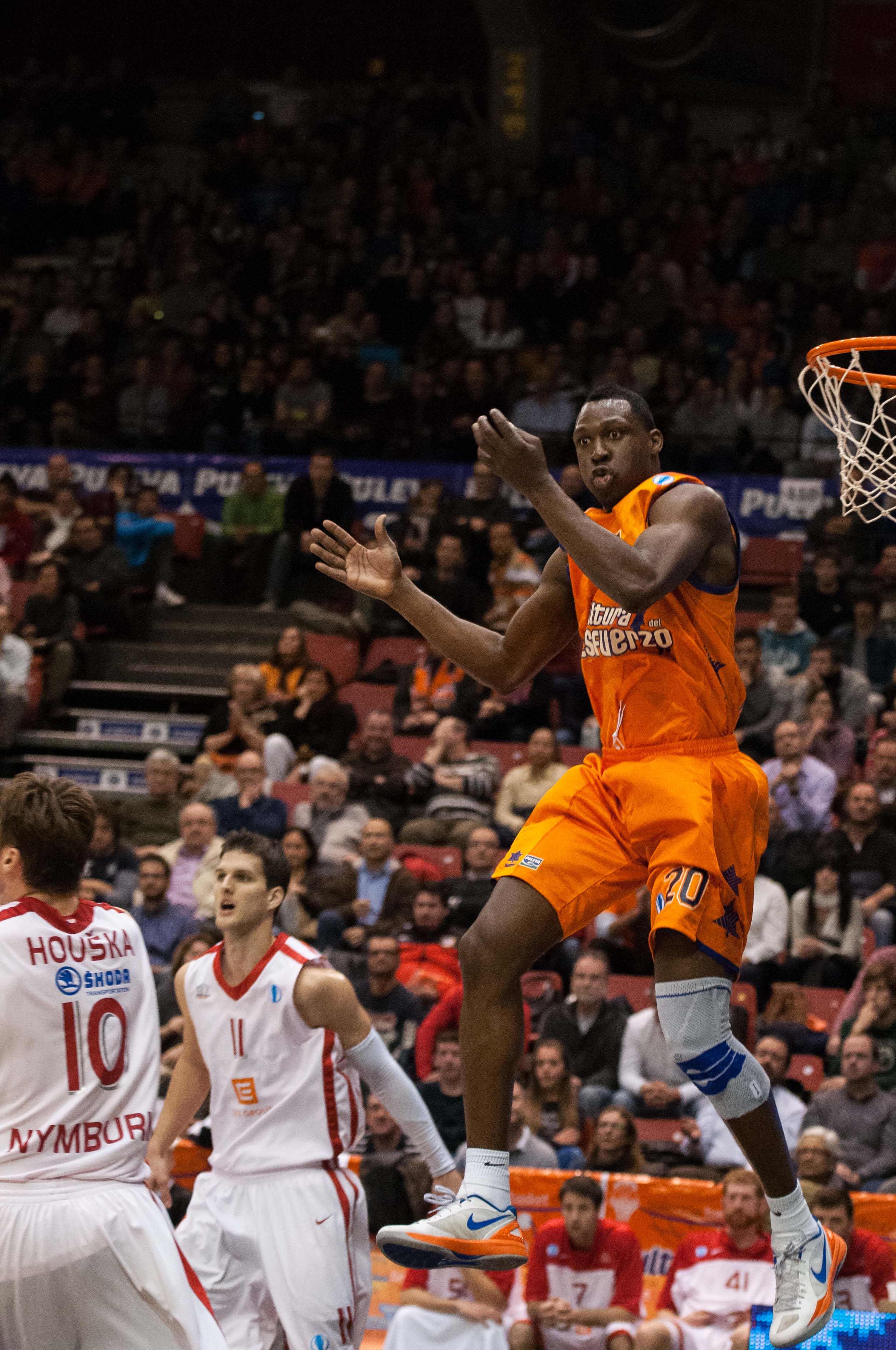 Pietrus no seguirá en Valencia, ¿llega Pablo Aguilar?
