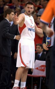 Kleiza, la nueva estrella del Fener; Eyenga al Zielona y Caner-Medley al Estrella Roja