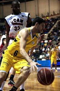 El CB Canarias se convierte en SAD y renueva a Ricardo Uriz