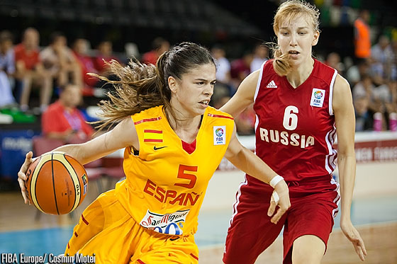 España supera a Turquía; Italia espera en la final (57-51)