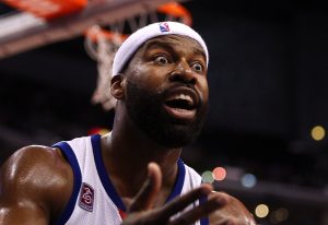 Baron Davis es abducido por extraterrestres; Metta World Piang y Brown machaca a los Cavs