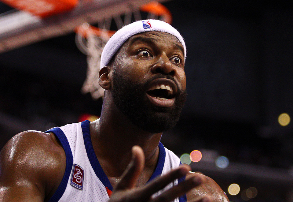 Baron Davis es abducido por extraterrestres; Metta World Piang y Brown machaca a los Cavs