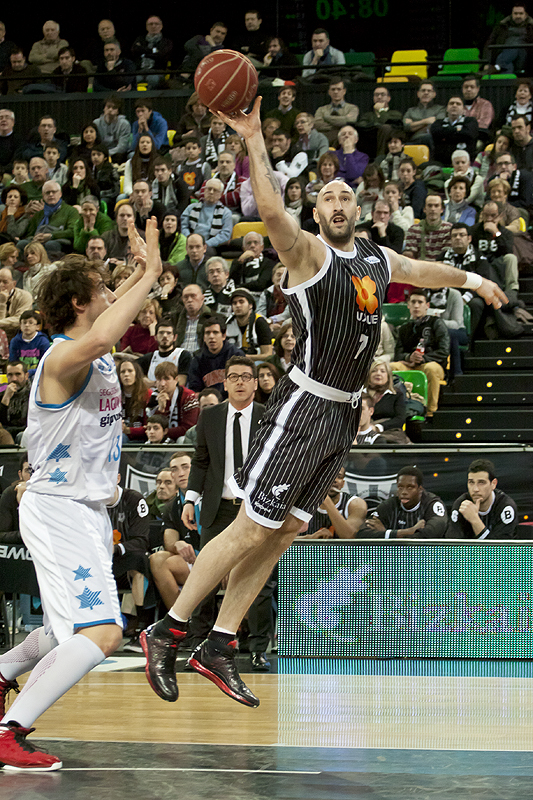 Rakovic firma por el Triumph; Tepic apunta a Lietuvos; Donaldson, a Israel