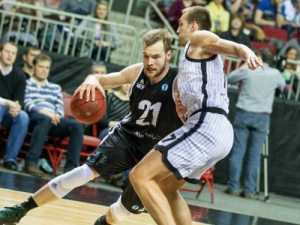 Antanas Kavaliauskas, fortaleza lituana para la pintura de Bilbao Basket. Así juega