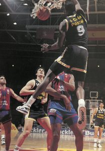 Repaso histórico a las camisetas del Club Estudiantes