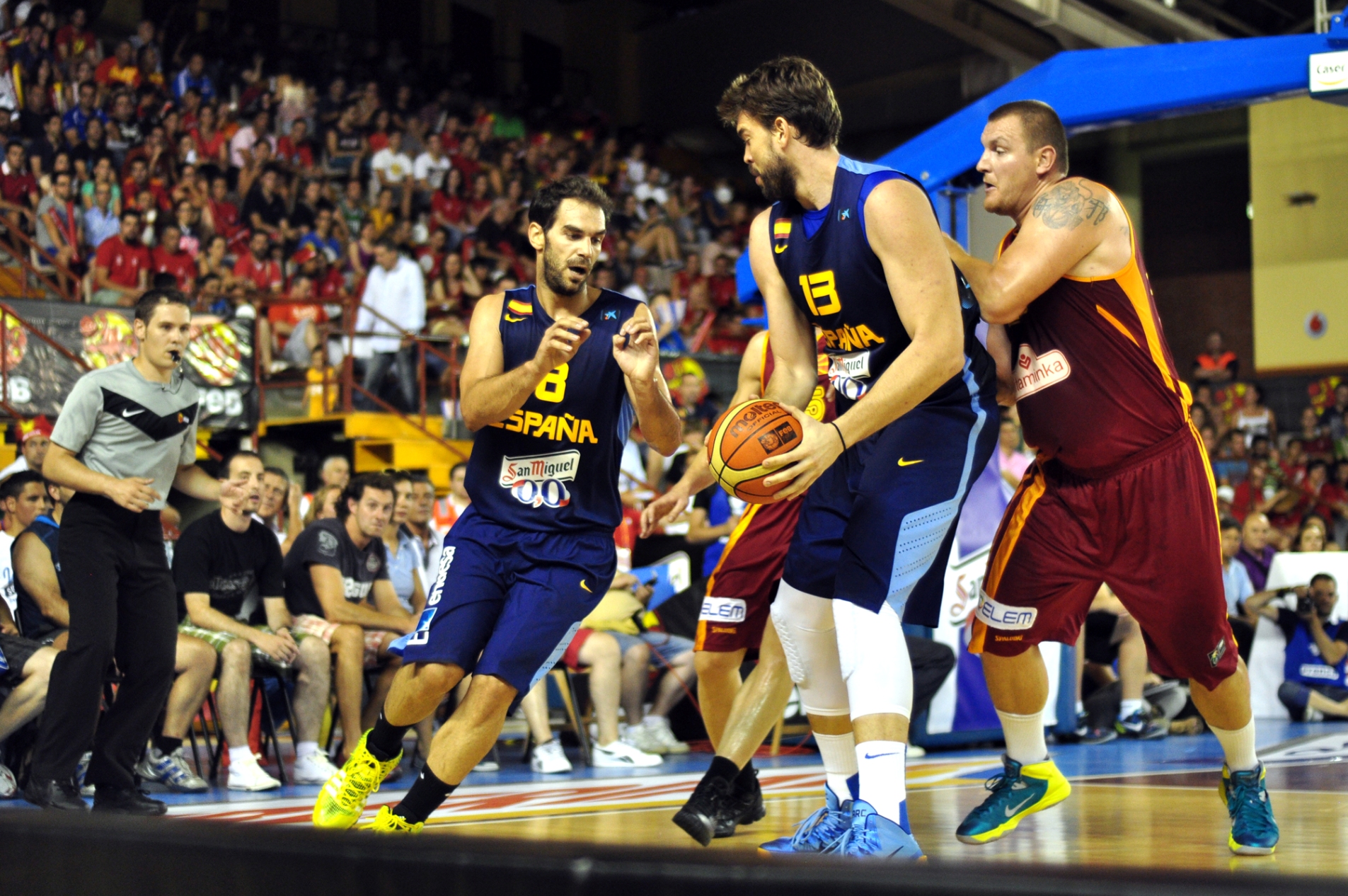 Una España a ráfagas vuelve a ganar a Macedonia (77-55)