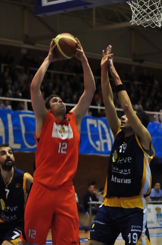 Aguas de Sousas Ourense cierra la plantilla con Guillandeaux, Vicens, Pantin, Gómez y Regal