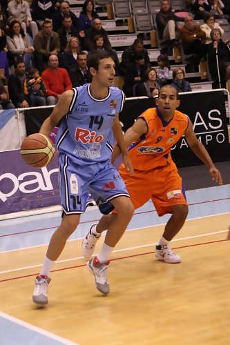 Osvaldas Matulionis, anotación lituana para Força Lleida; Carlos Cobos recala en Huesca