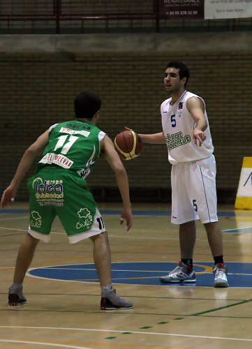 Bassas, primer refuerzo del UF Baloncesto Oviedo; Javi Lucas sigue en Coruña