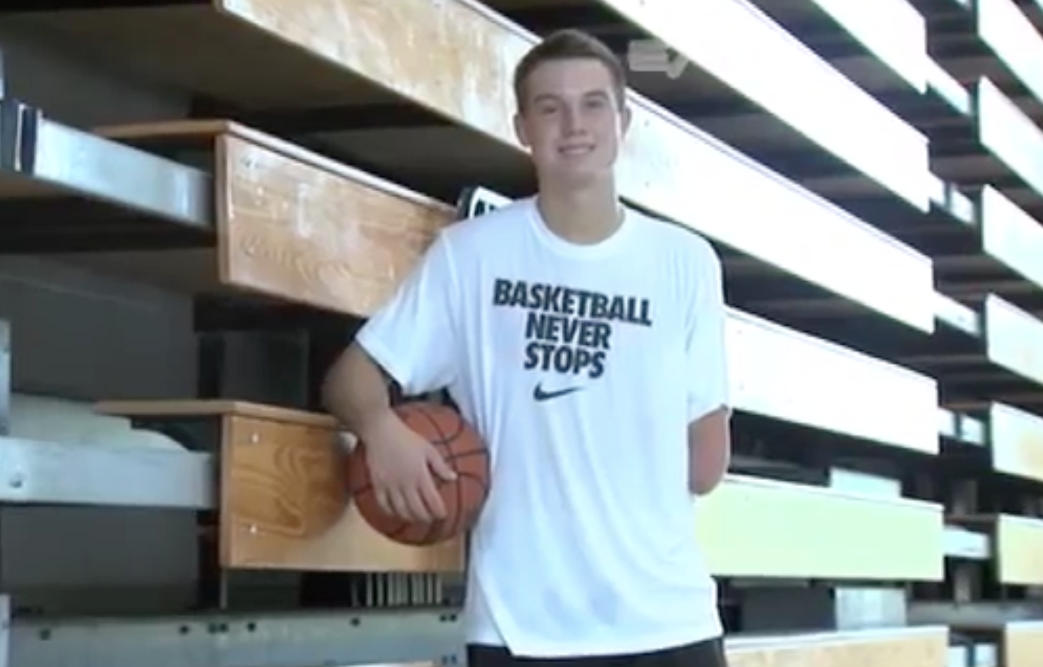 Con un solo brazo le ofrecen jugar en la Universidad de Florida (videos)