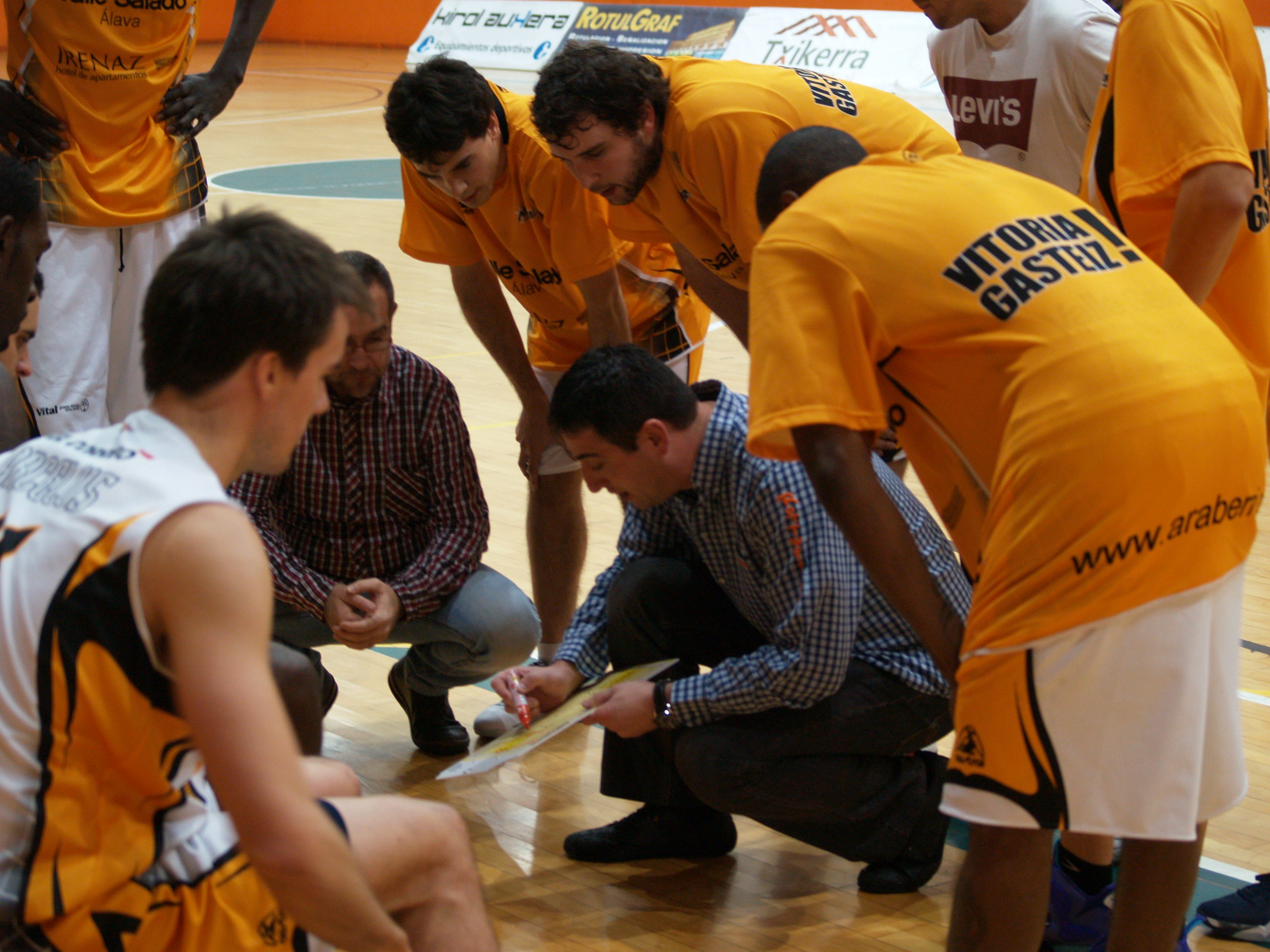 Zoco Plata: En Araberri, Caminos por Merino; Carrera, Buesa y Uriarte se unen a Arcelus