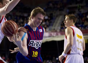 Milan, a por CJ Wallace y Shelvin Mack; Oostende sorprende con el talentoso Ponitka