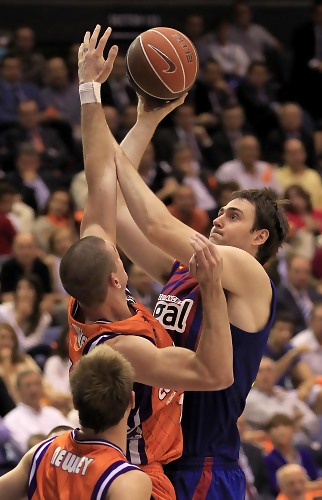 F.C. Barcelona Regal: La altura proviene del Este