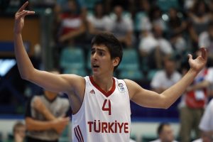 El insaciable Fenerbahce se hace con el Ricky turco Sipahi. Spencer Nelson, cerca de Siena