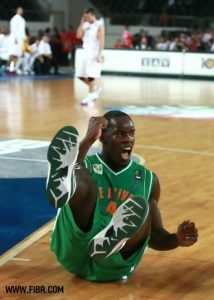 Charles Abouo reforzará el perímetro de LOBE Huesca