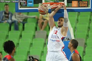 Letonia pierde una oportunidad de oro. Francia cae hasta el 3º puesto y Serbia, líder