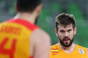 La desidia española regala el partido a los italianos (86-81)