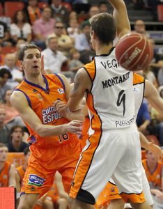 Mindaugas Lukauskis, experiencia y muñeca para ayudar a Bilbao durante un mes