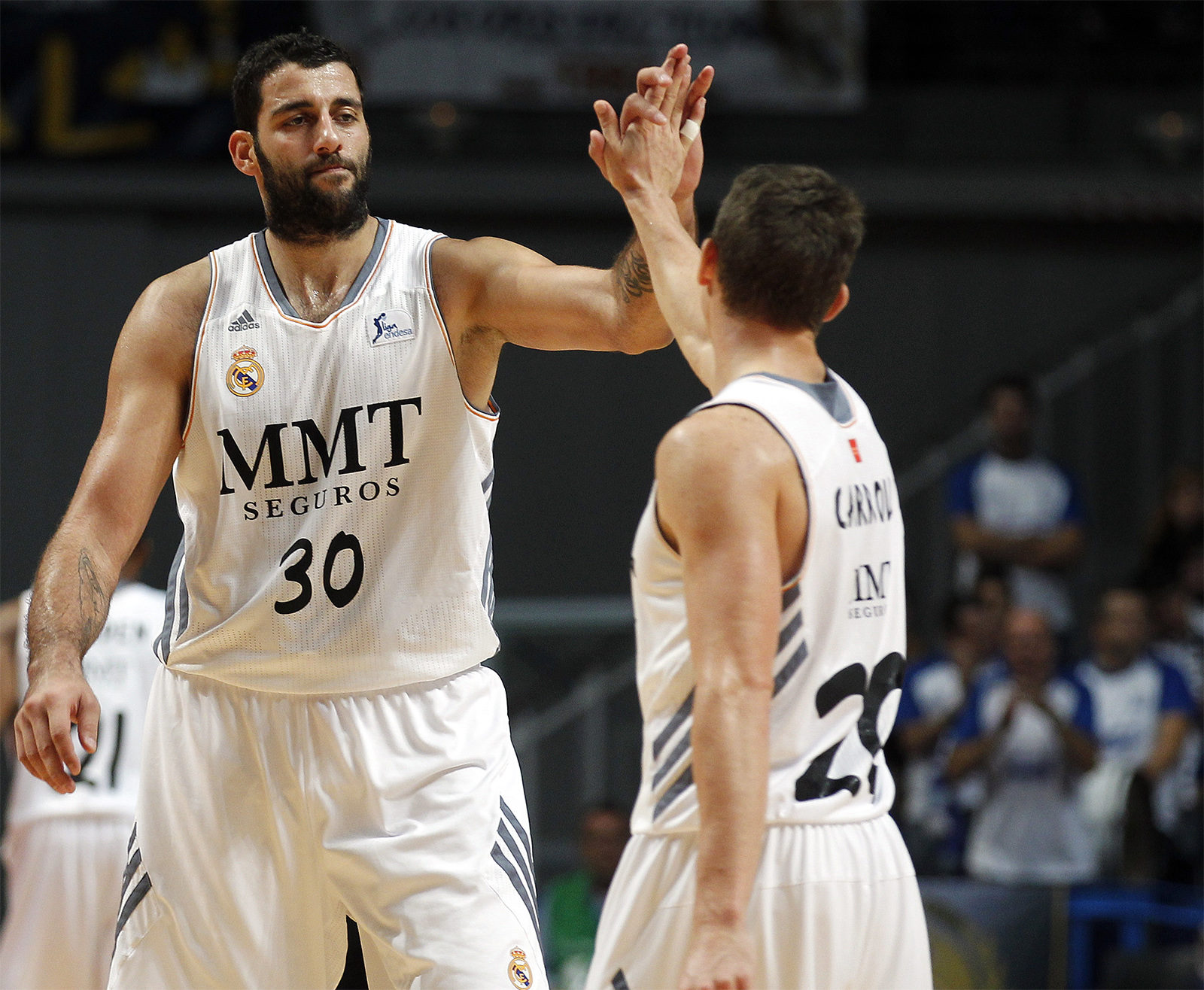 Severo correctivo blanco; Milán se rehace y Olympiacos gana el duelo del día