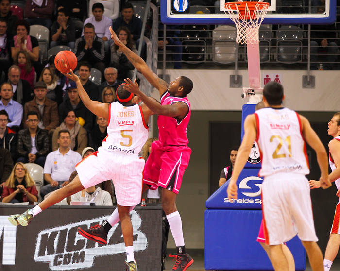 Valencia se duerme. CAI vuelve a caer en Alemania. Triple-doble de Donta Smith