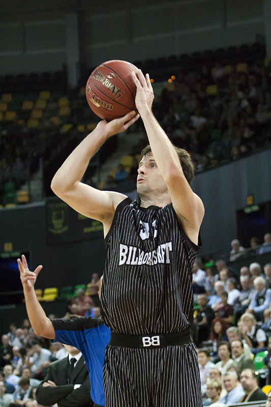 El debate: ¿defender o jugarte el último balón en finales igualados?