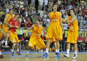 #FIBAU18 Un triple final de Juancho Hernangómez da el bronce a España