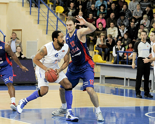 Ya pisan los líderes: Khimki, CSKA, Unics y Lokomotiv toman las riendas de sus grupos