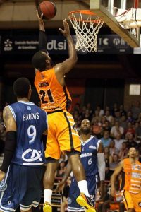 Edwin Jackson y el exMurcia Marcus Lewis se salen, pero sus equipos pierden