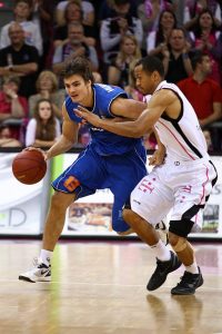 Hordur Vilhjalmsson, de temporero en Bilbao a firmar por CB Valladolid. Así juega