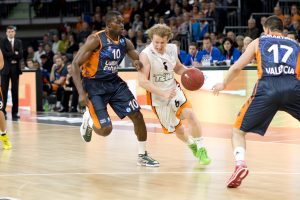 Valencia se complica la vida en Ulm y pierde por lesión a Van Rossom